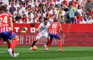 开云官方直播-西媒：塞维利亚边锋巴尔加斯腿筋受伤，预计伤缺4-6周&amp;赛季报销