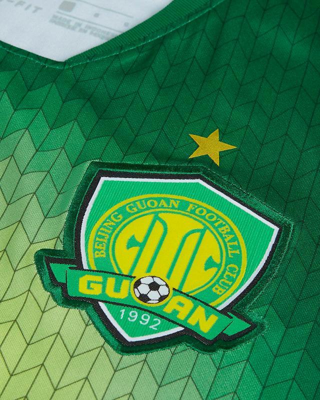 开云官方直播-有点像?国安新队徽1号候选VS美国奥兰多城队徽